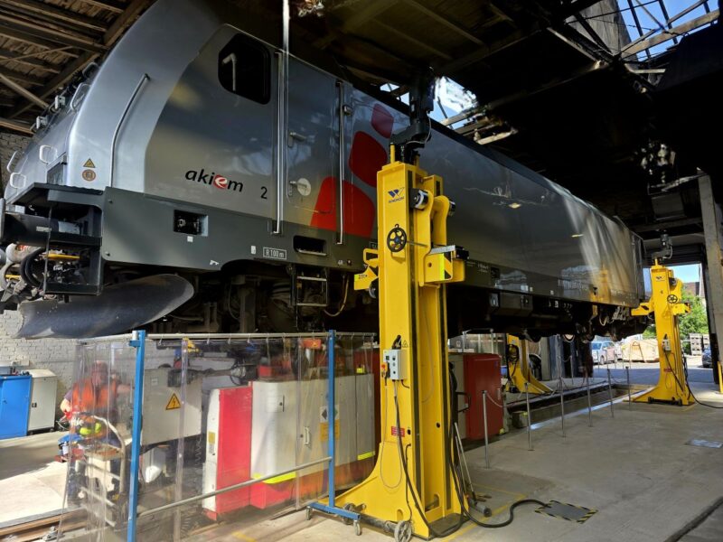 Akiem optimizează disponibilitatea locomotivelor prin centrele de reprofilare a roților din Krefeld și Ostricourt