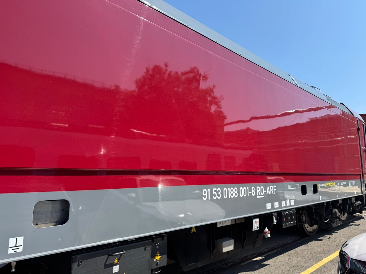 Prima locomotivă Traxx Passenger LE 001, recepționată pentru serviciul comercial: ARF predă unitatea către CFR Călători