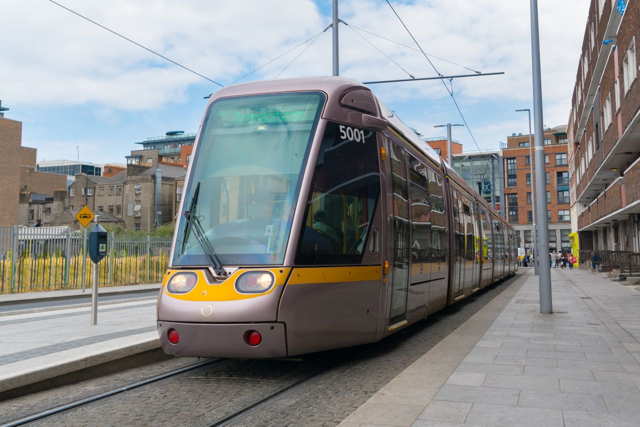 Luas Dublin – de la tramvaiele istorice la rețeaua modernă de 43 km: o poveste de mobilitate și patrimoniu