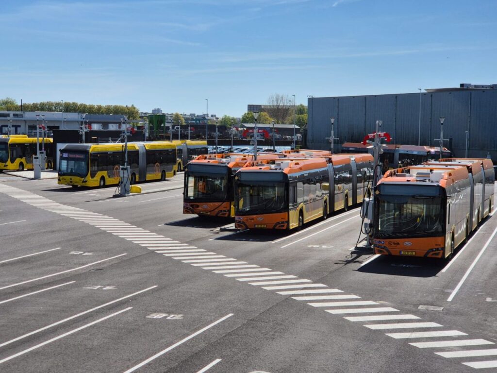 Hitachi sprijină tranziția Utrecht către un transport public 100% electric: infrastructură Grid‑eMotion, management inteligent al energiei și servicii integrate