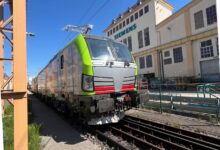 BLS Cargo finalizează recepția primelor două locomotive Vectron A73 X‑Load în München‑Allach. Flota se extinde cu zece unități noi, pregătite pentru exploatare din Spiez