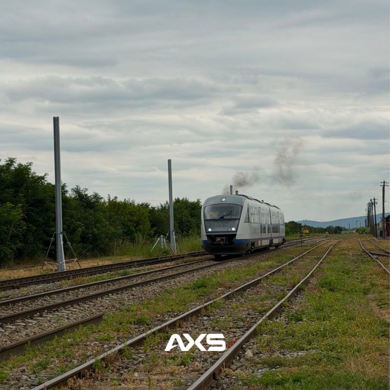 Au fost instalați primii stâlpi de electrificare pe tronsonul Dărmănești–Vicsani, parte a coridorului feroviar România–Ucraina