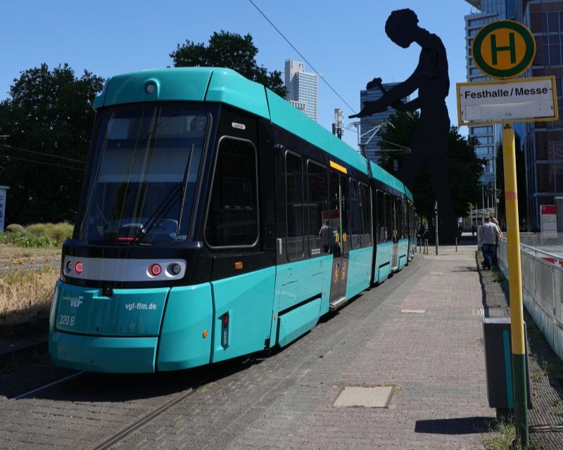 Tramvaiul T revine pe șinele din Frankfurt: primele vehicule reintrate în serviciu după modernizările producătorului
