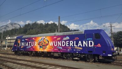 Lokomotion prezintă locomotiva 185 666 în design Miniatur Wunderland, dedicată aniversării de 25 de ani a celebrului muzeu feroviar din Hamburg