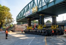 Hamburg instalează noul pod U1 pe Alsterdorfer Straße: 270 de tone, 45 de metri și o operațiune spectaculoasă în cadrul proiectului Ohlsdorf 2026