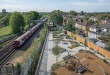 Guvernul britanic introduce principiul „yes by default” pentru locuințe lângă stațiile bine conectate, iar Places for London salută decizia: accelerarea dezvoltării urbane în jurul infrastructurii de transport