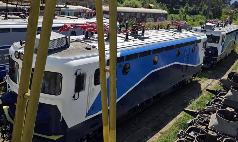 LEMA 014 și LEMA 010, ultimele locomotive modernizate din programul CFR Călători–SCRL Brașov, intră în etapa finală înaintea probelor de performanță