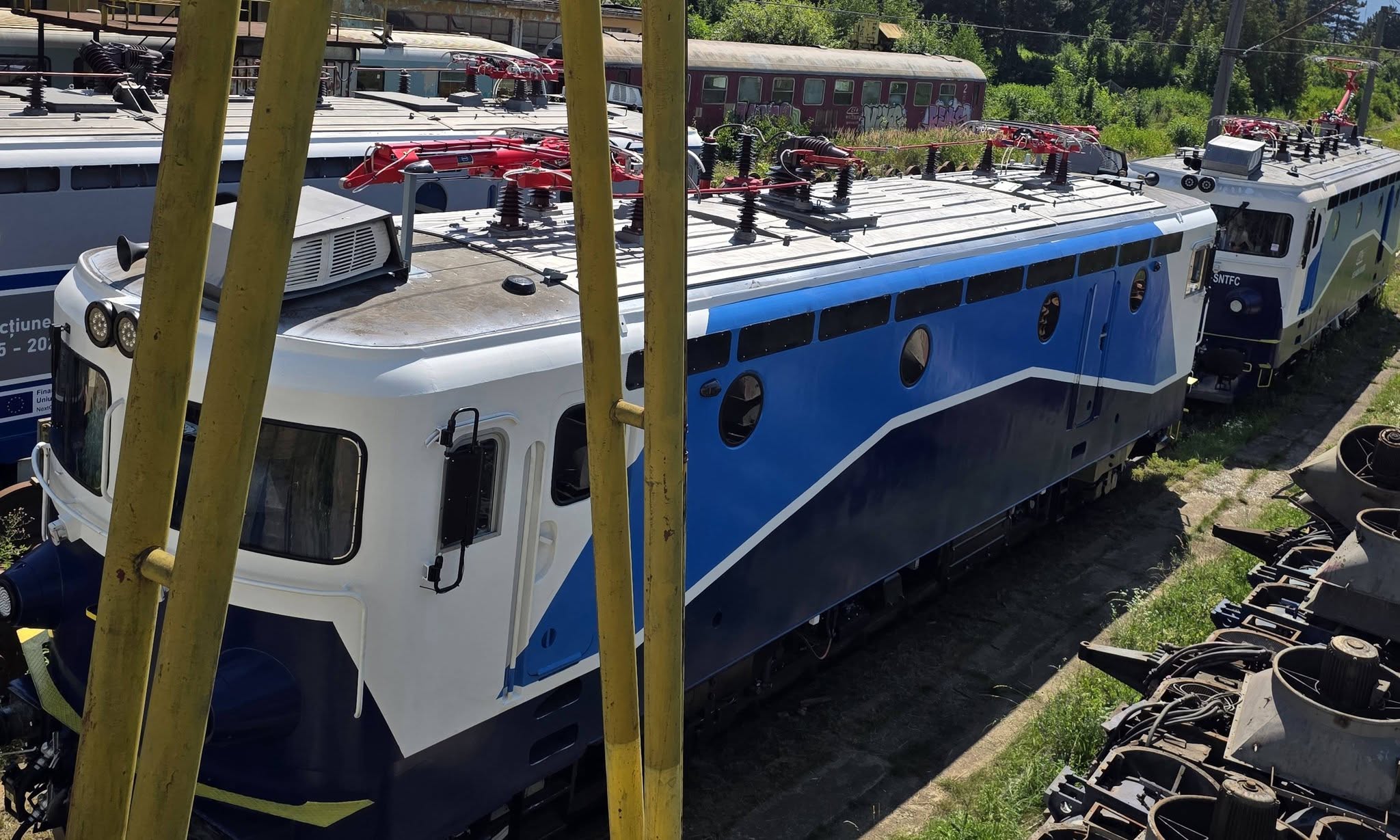 LEMA 014 și LEMA 010, ultimele locomotive modernizate din programul CFR Călători–SCRL Brașov, intră în etapa finală înaintea probelor de performanță