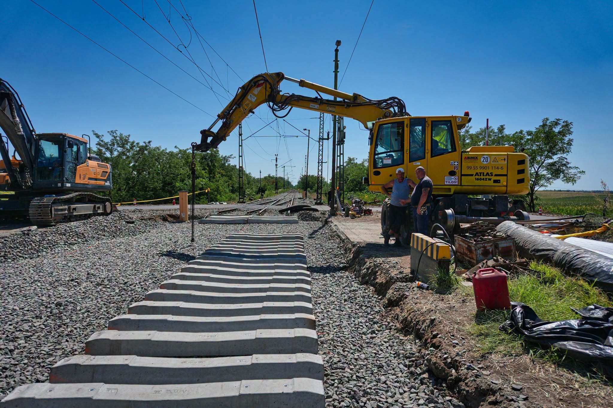 Lucrările pe linia Nyíregyháza–Mezőzombor se apropie de final: viteze de 120 km/h și infrastructură modernizată pentru pasageri