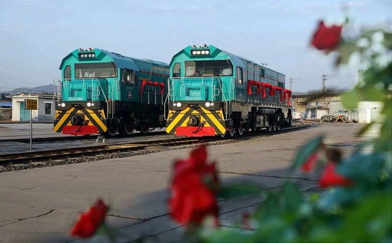 Două locomotive hibride CRRC HXN6 intră în exploatare în Hebei cu emisii reduse și tracțiune de 10.000 tone
