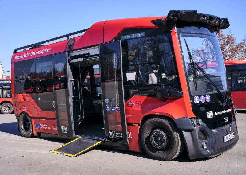 ULTIMO Herford – navete autonome integrate complet în transportul public: 1.727 km parcurși în mod autonom și pregătiri pentru faza a doua cu vehicule Level 4