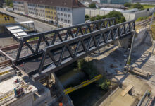 ÖBB ridică secțiunile grele ale noului pod feroviar din Herrgottwiesgasse, proiectul avansează conform planului
