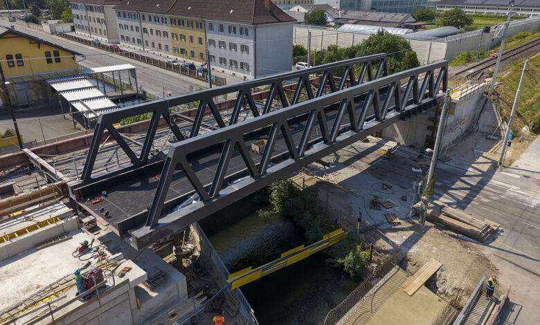 ÖBB ridică secțiunile grele ale noului pod feroviar din Herrgottwiesgasse, proiectul avansează conform planului