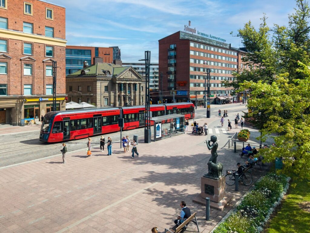 Tramvaiul din Tampere împlinește 5 ani și ajunge la 79 de milioane de călătorii, cu satisfacție record și extinderi în curs
