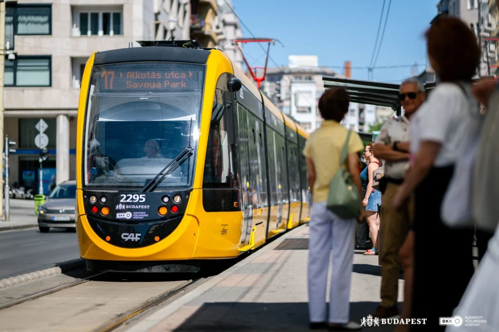 Al 40‑lea tramvai CAF intră în serviciu la Budapesta: flota modernă cu podea joasă trece un nou prag