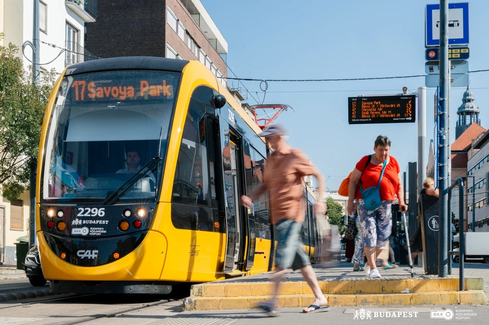 Al 39‑lea tramvai CAF intră în serviciu la Budapesta: flota cu podea joasă trece pragul de 40% și pregătește extinderea pe noi linii